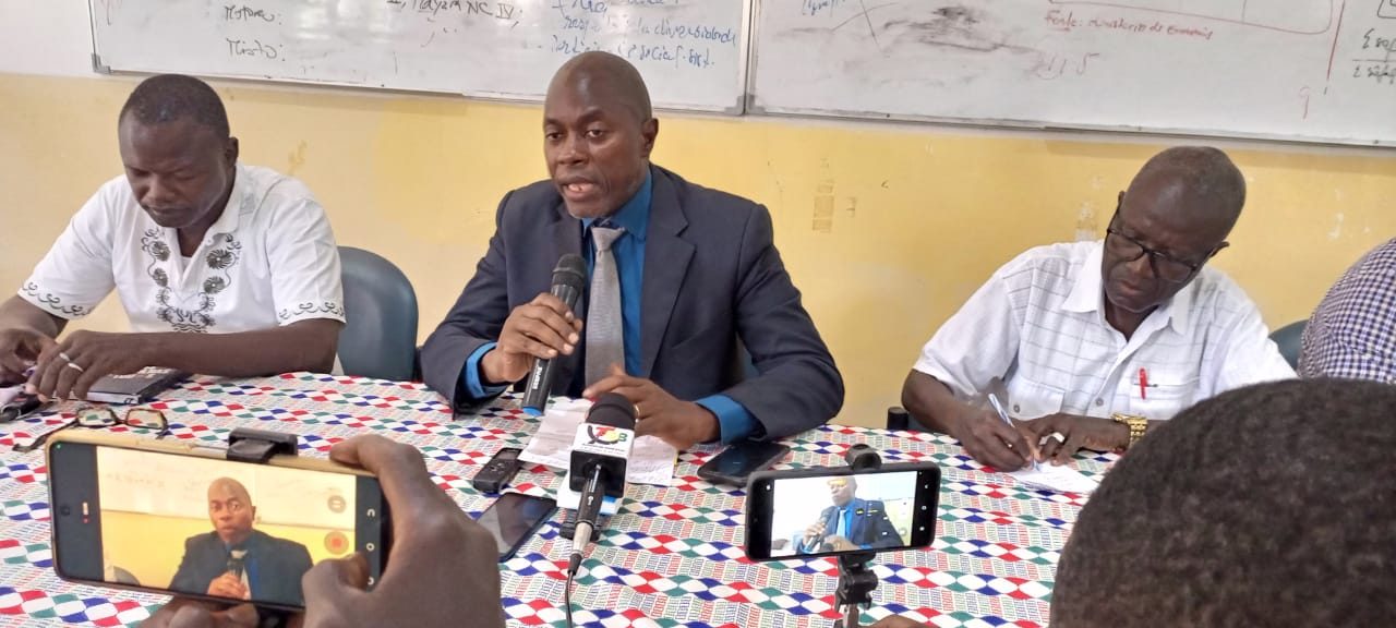 Sessão de esclarecimento com os candidatos  sobre o Concurso N01/2023 ocorrida no Anfiteatro da Universidade Lusófona da Guiné